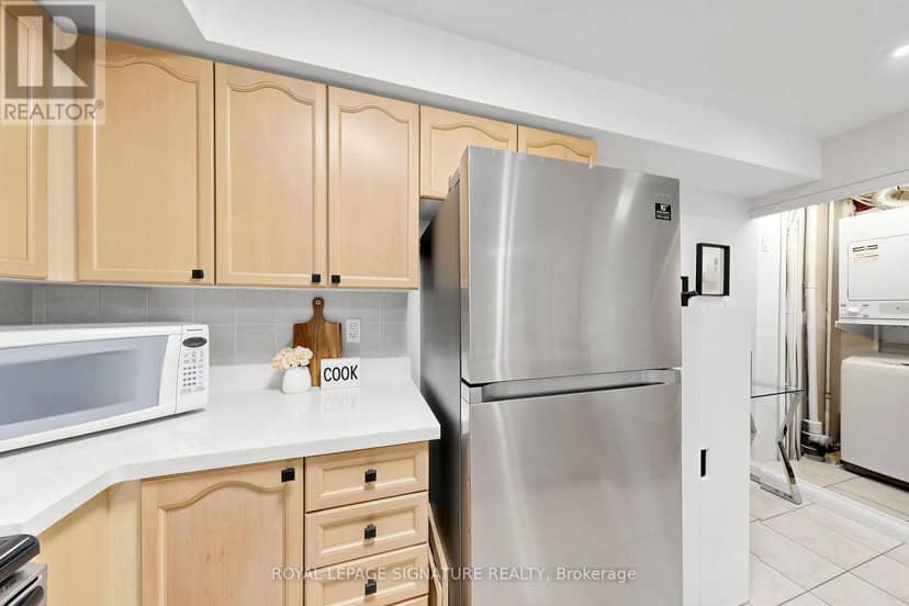 153 - 306 John Street — photo 15 of 36