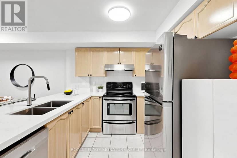 153 - 306 John Street — photo 11 of 36