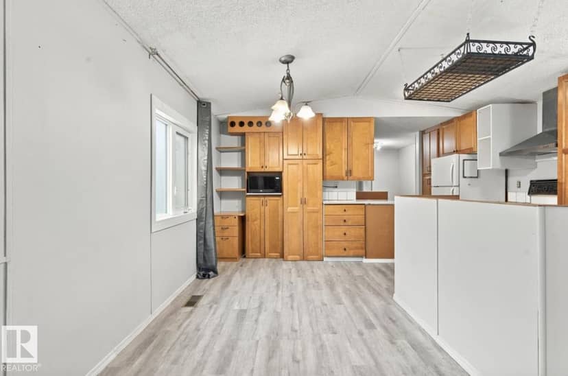 2664 Lakeview Dr NW — photo 11 of 40