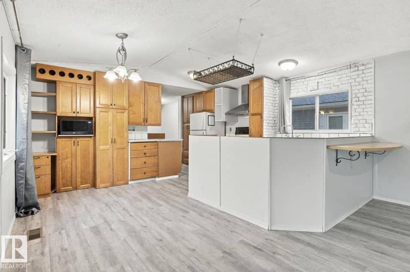 2664 Lakeview Dr NW — photo 12 of 40