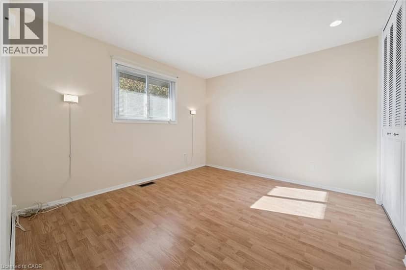 43 LEWIS Crescent — photo 19 of 35