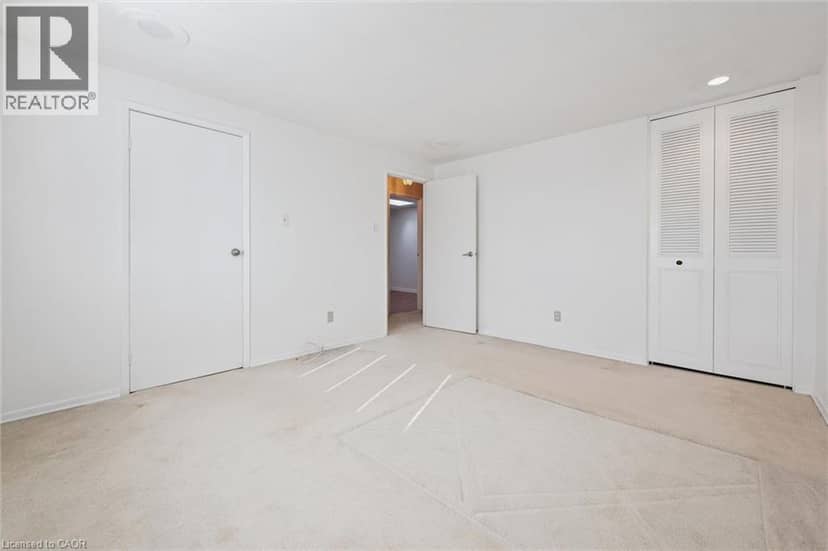 43 LEWIS Crescent — photo 17 of 35