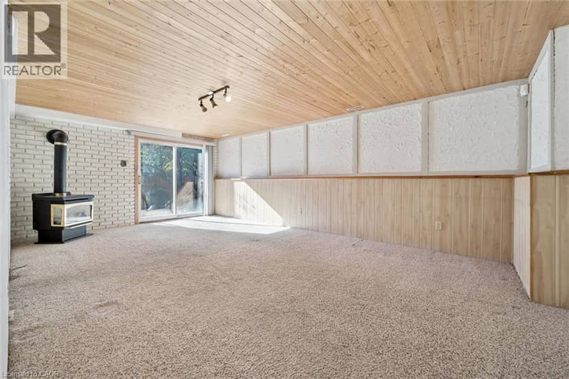 43 LEWIS Crescent — photo 22 of 35