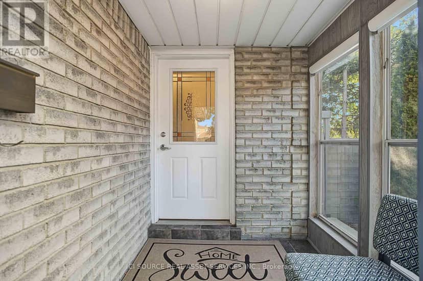 20 Kesteven Crescent — photo 3 of 40