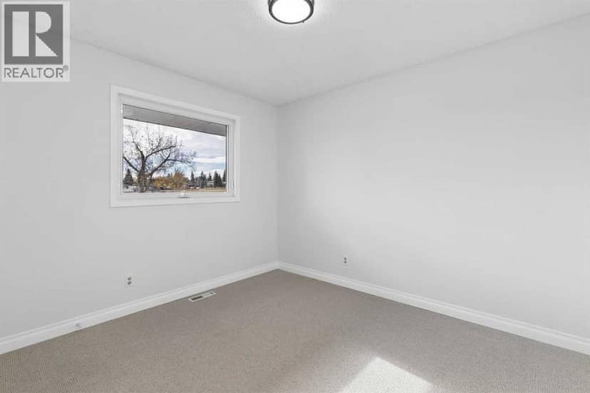 808 Stonehaven Road SW — photo 21 of 40
