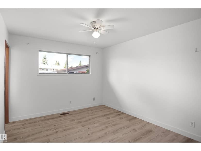7804 143 AV NW — photo 20 of 40