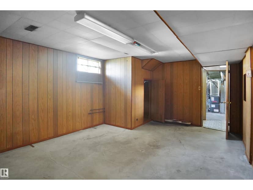 7804 143 AV NW — photo 37 of 40
