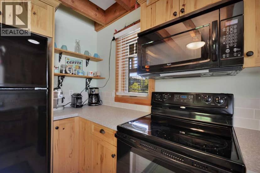 460 Summer Crescent — photo 14 of 40