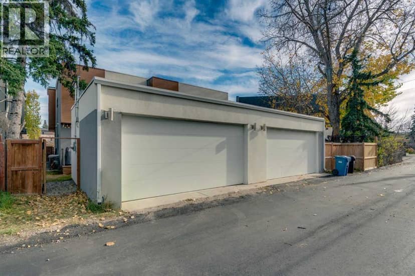 2327B Osborne Crescent SW — photo 38 of 40