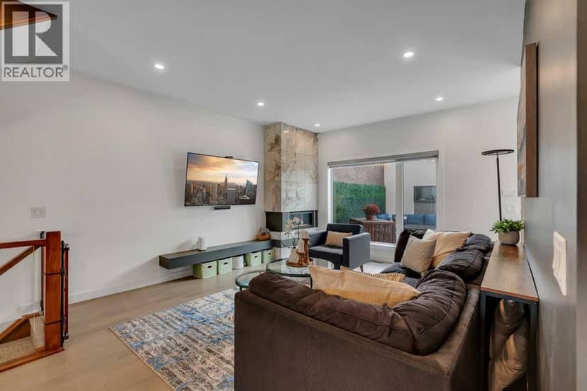 2327B Osborne Crescent SW — photo 10 of 40