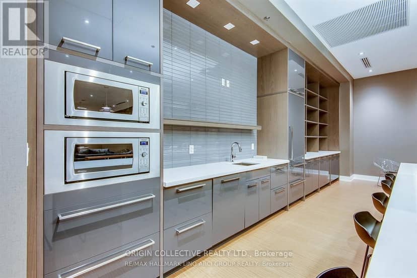 405 - 111 St Clair Avenue W — photo 18 of 26