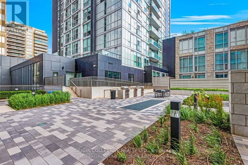 405 - 111 St Clair Avenue W — photo 25 of 26