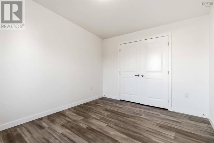 4 Pebble Lane — photo 16 of 23