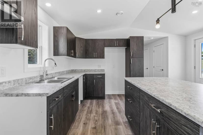7 Pebble Lane — photo 12 of 29