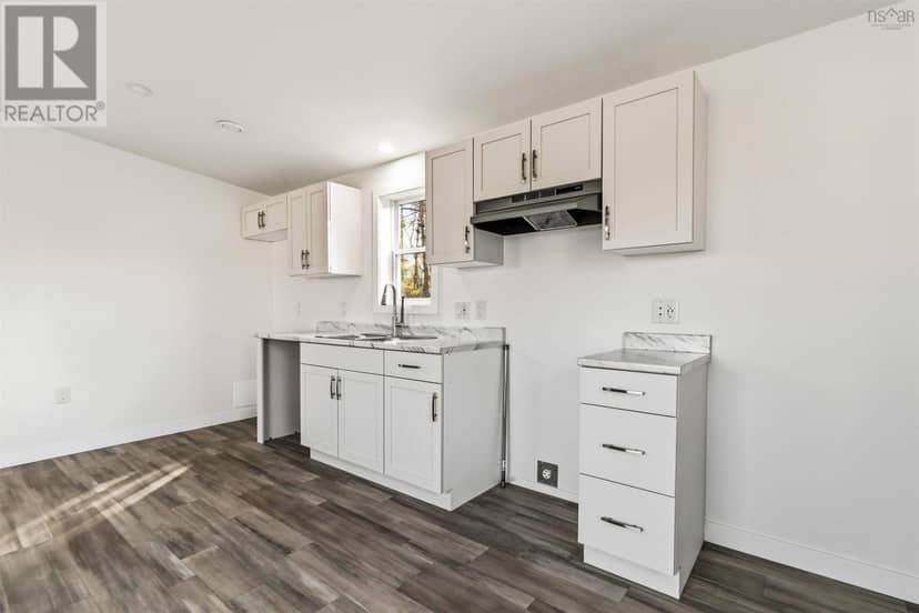 4 Pebble Lane — photo 12 of 23