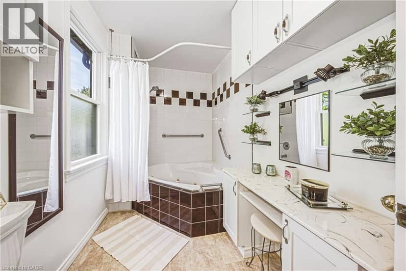 950 HAMILTON Street — photo 15 of 33