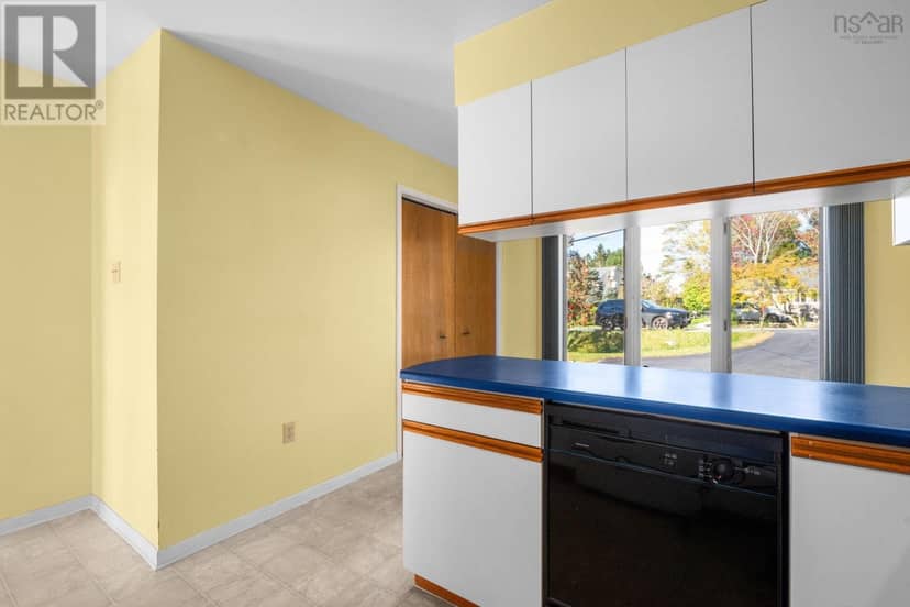 201 Masons Point Road — photo 14 of 40