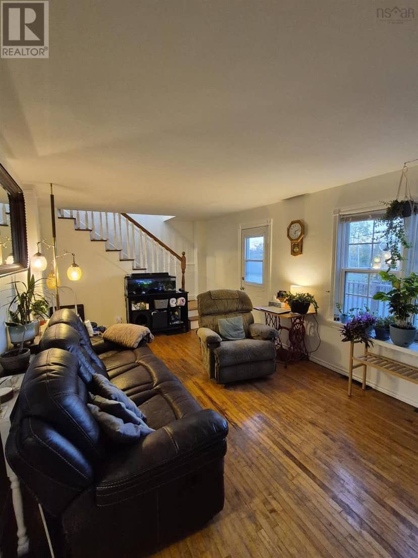 65 Munroe Avenue — photo 12 of 35