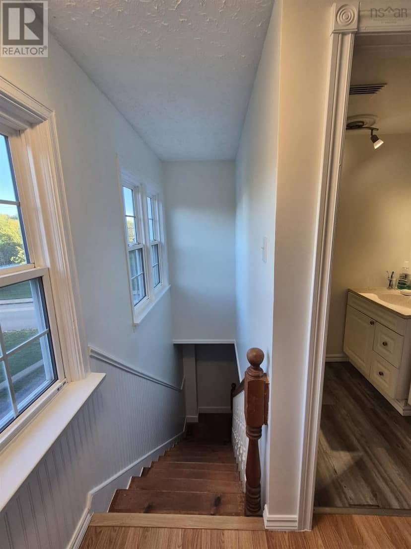 65 Munroe Avenue — photo 26 of 35