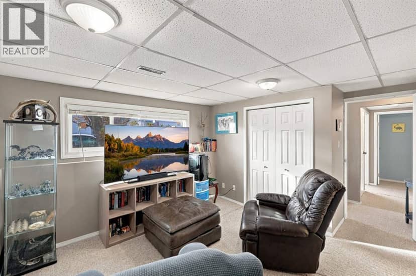 5316 38 Street — photo 22 of 36