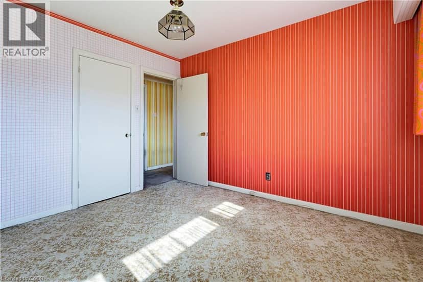 1023 NORTH SERVICE Road — photo 26 of 40