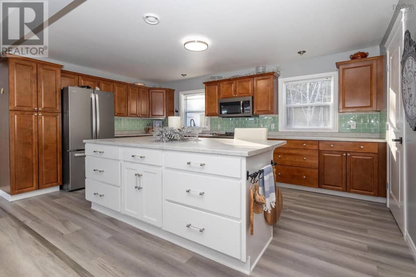 378 Stewart Road — photo 11 of 39
