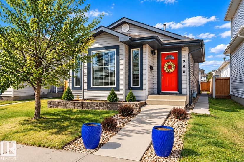 1908 36 AV NW, Edmonton
