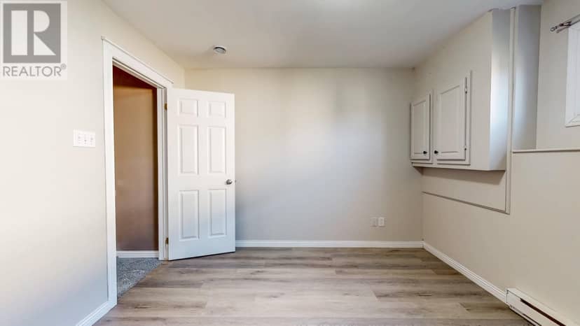 132 St.Thomas Line — photo 19 of 40