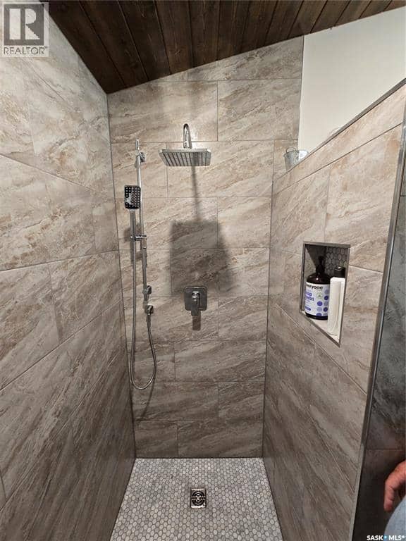 106 Lakeview DRIVE — photo 24 of 40