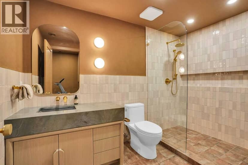 316 28 Avenue NE — photo 35 of 40