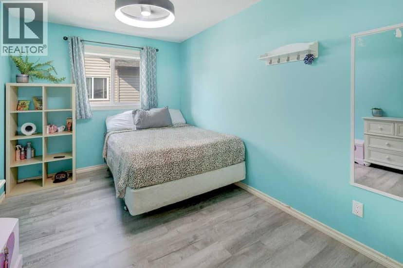 242 Crystal Green Point — photo 17 of 32