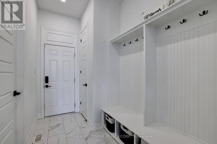 1416 Ford Strathy Crescent — photo 14 of 31