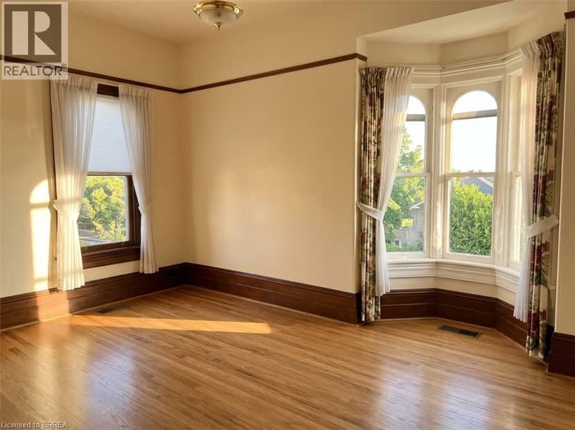 33 GRAND RIVER Street S — photo 14 of 16