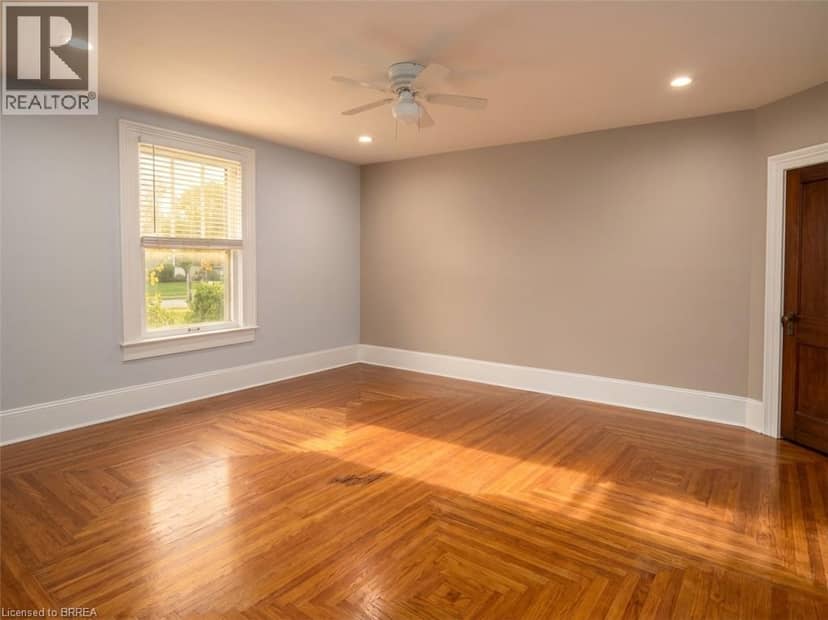 33 GRAND RIVER Street S — photo 16 of 16