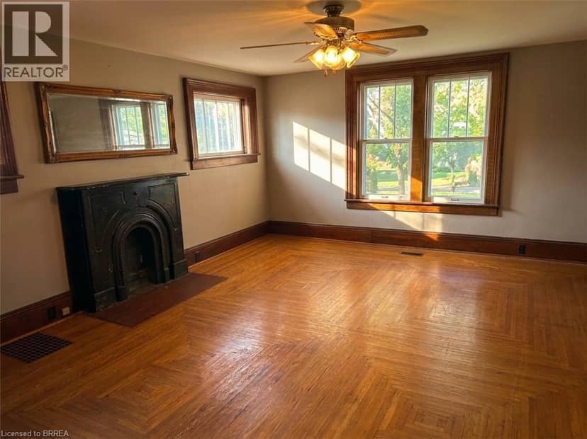 33 GRAND RIVER Street S — photo 12 of 16