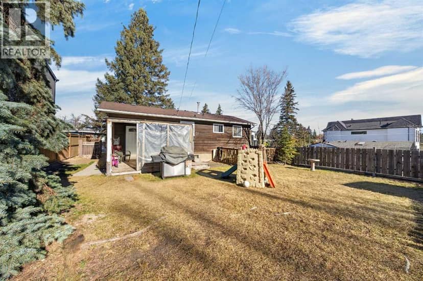 6503 33 Avenue NW — photo 10 of 12