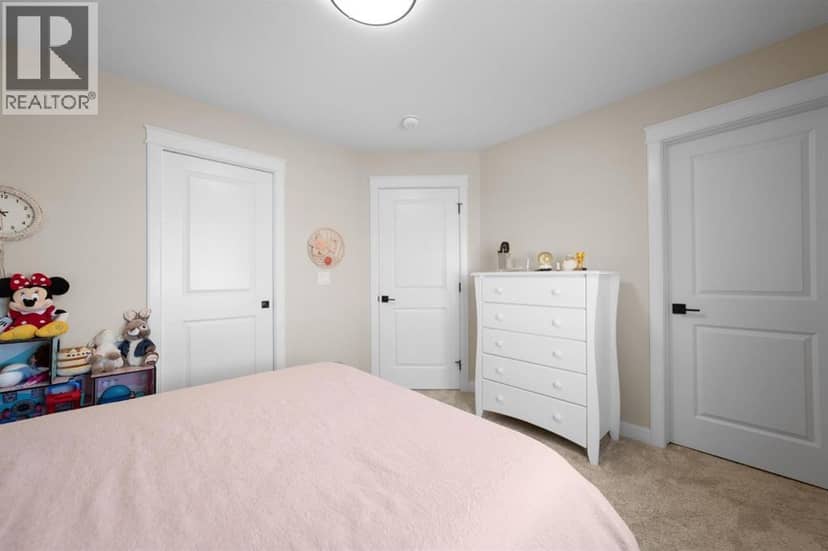 3702 76 Street — photo 19 of 35