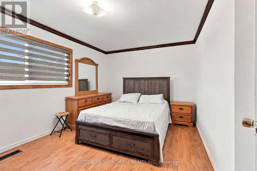 27 - 21 Chester Le Boulevard — photo 15 of 22