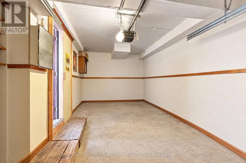 27 - 21 Chester Le Boulevard — photo 9 of 22