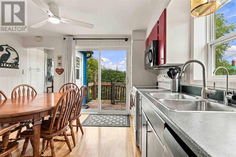 10 Herbert Road — photo 18 of 40