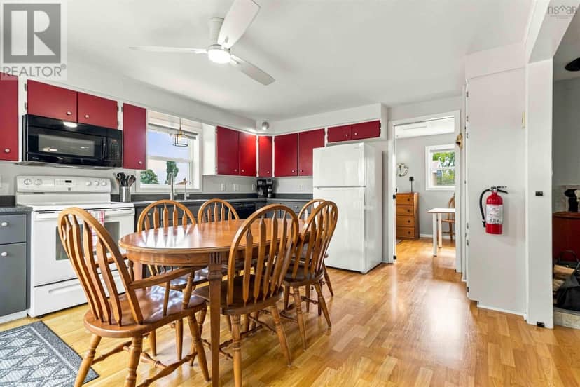 10 Herbert Road — photo 13 of 40