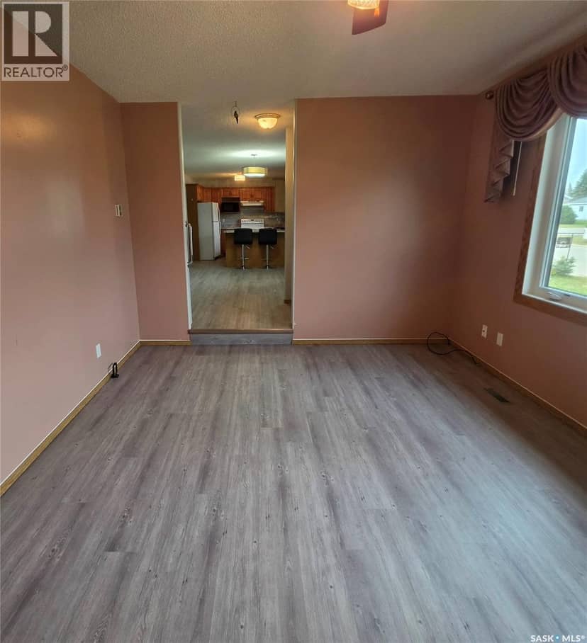 526 6th AVENUE NE — photo 11 of 40