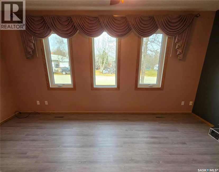 526 6th AVENUE NE — photo 12 of 40