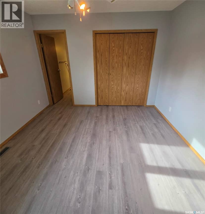 526 6th AVENUE NE — photo 14 of 40
