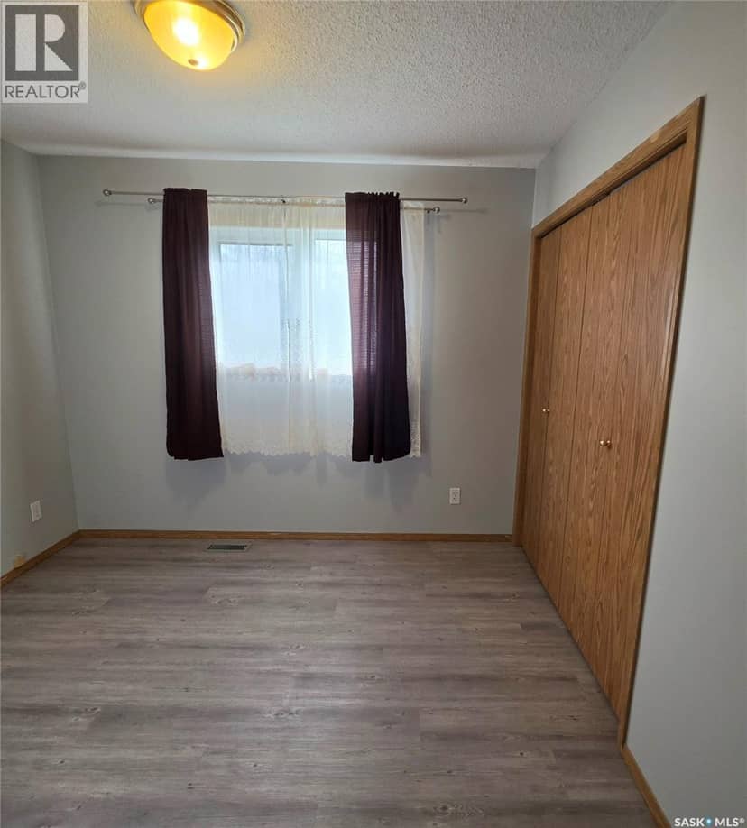 526 6th AVENUE NE — photo 17 of 40