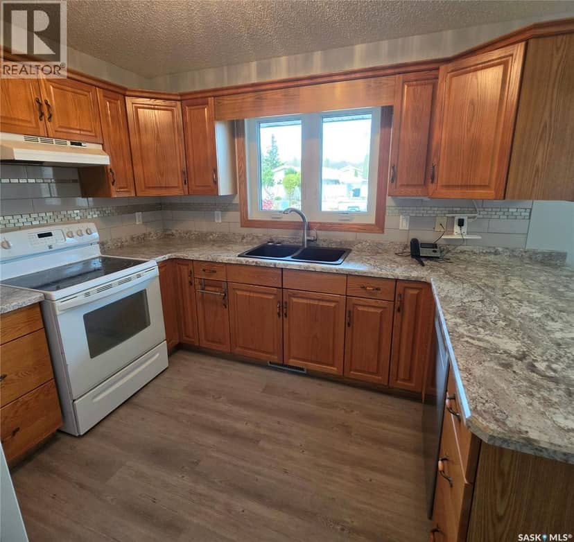 526 6th AVENUE NE, Preeceville, photo 5