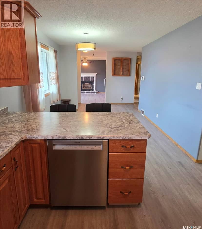 526 6th AVENUE NE — photo 8 of 40