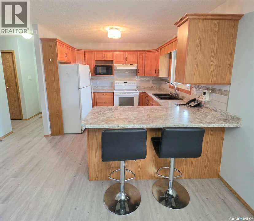 526 6th AVENUE NE — photo 9 of 40