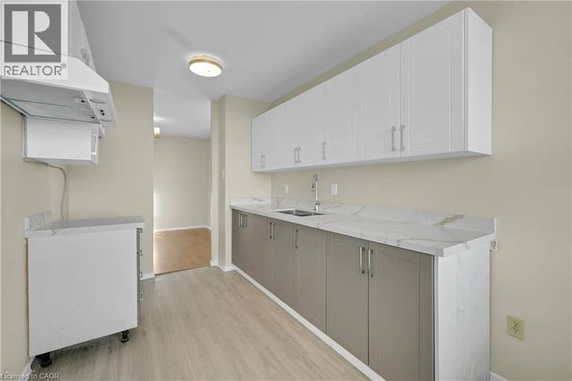 25 KENSINGTON Road Unit# 1612 — photo 11 of 21