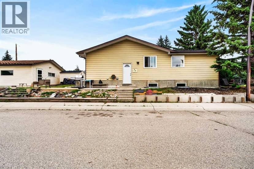 53 Queen Isabella Close SE — photo 40 of 40